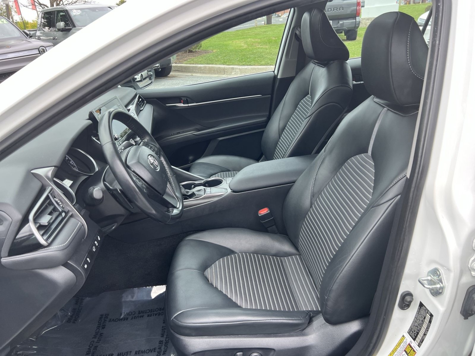 Used 2023 Toyota Camry SE w/ Cold Weather Package FWD image 13