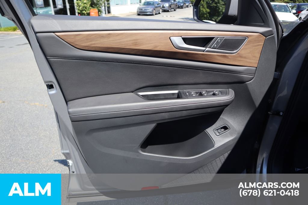 Used 2025 Volkswagen Atlas SE image 15