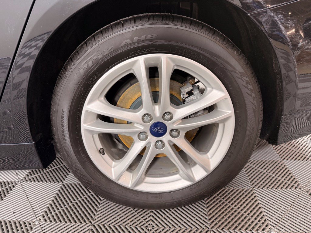 Used 2018 Ford Fusion SE w/ Fusion SE Technology Package FWD image 14