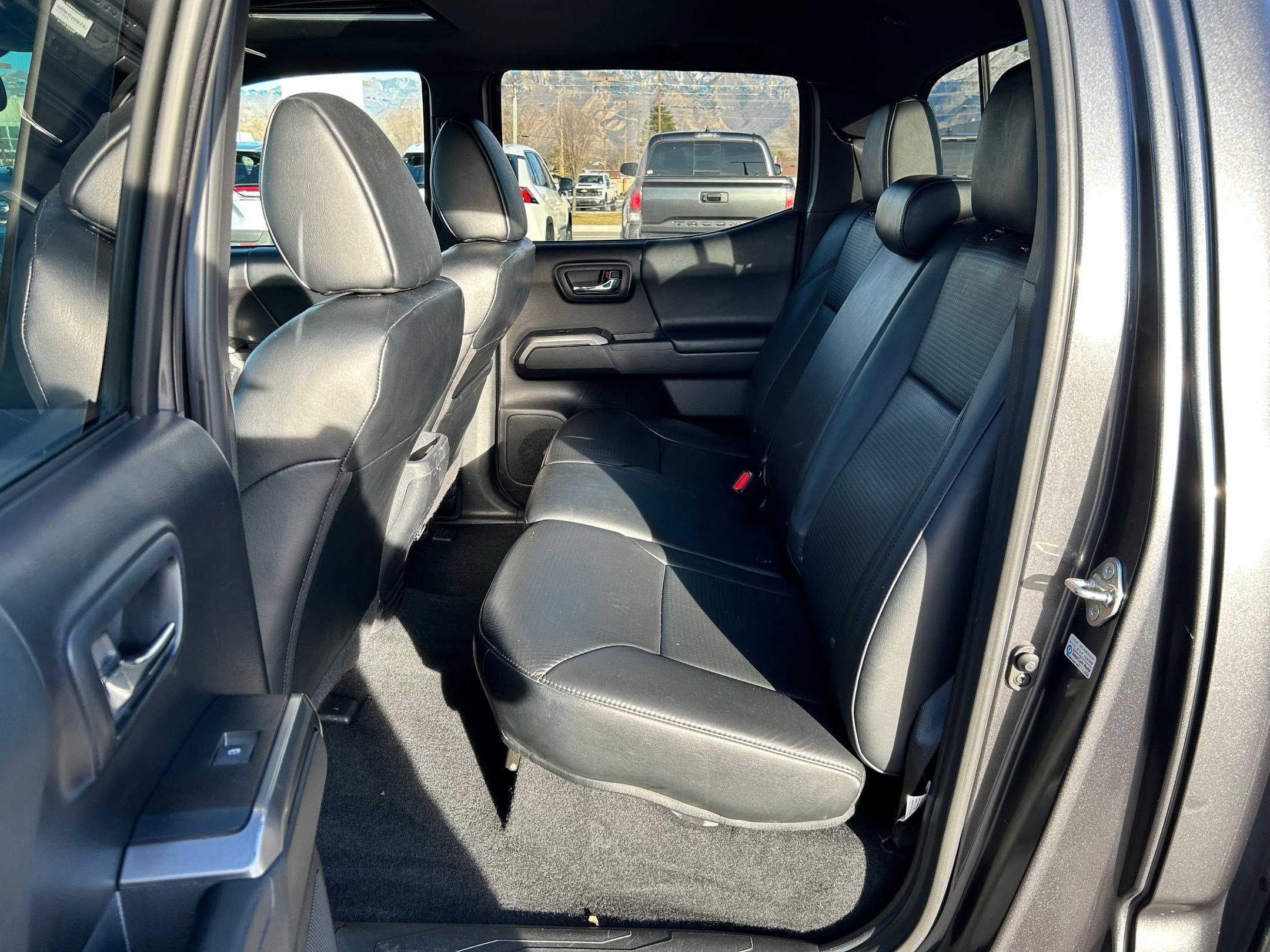 Used 2020 Toyota Tacoma Limited image 24