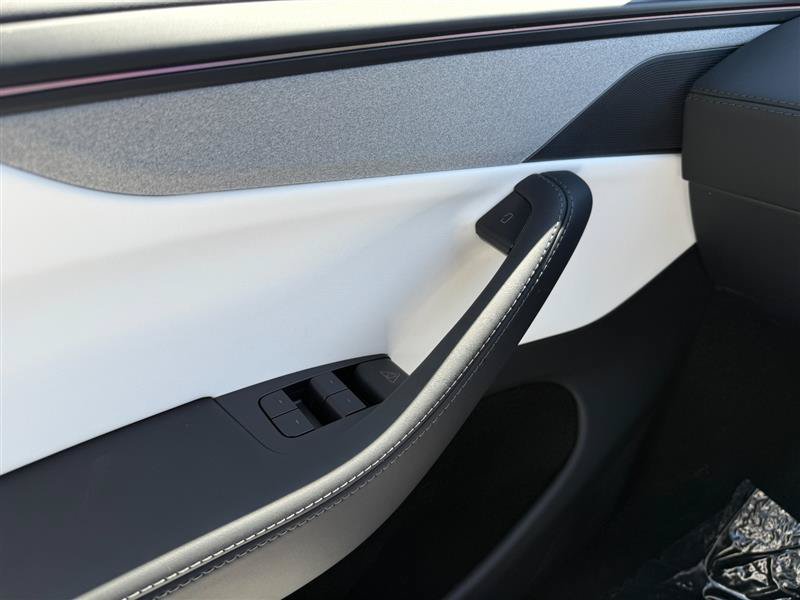 Used 2026 Tesla Model Y Long Range AWD/4WD image 16
