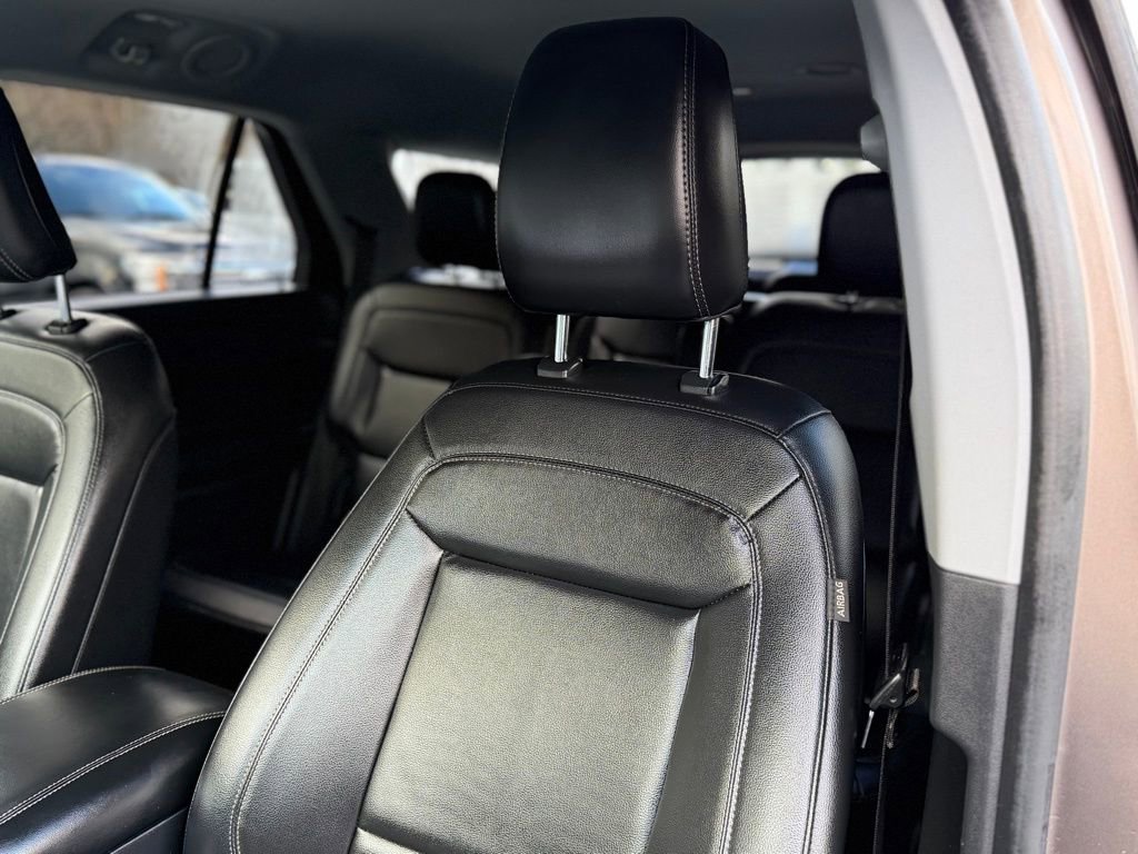 Used 2021 Ford Explorer XLT w/ Equipment Group 202A image 5