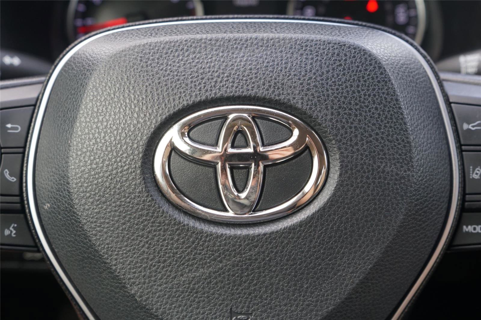 Used 2021 Toyota RAV4 XLE Premium FWD image 15
