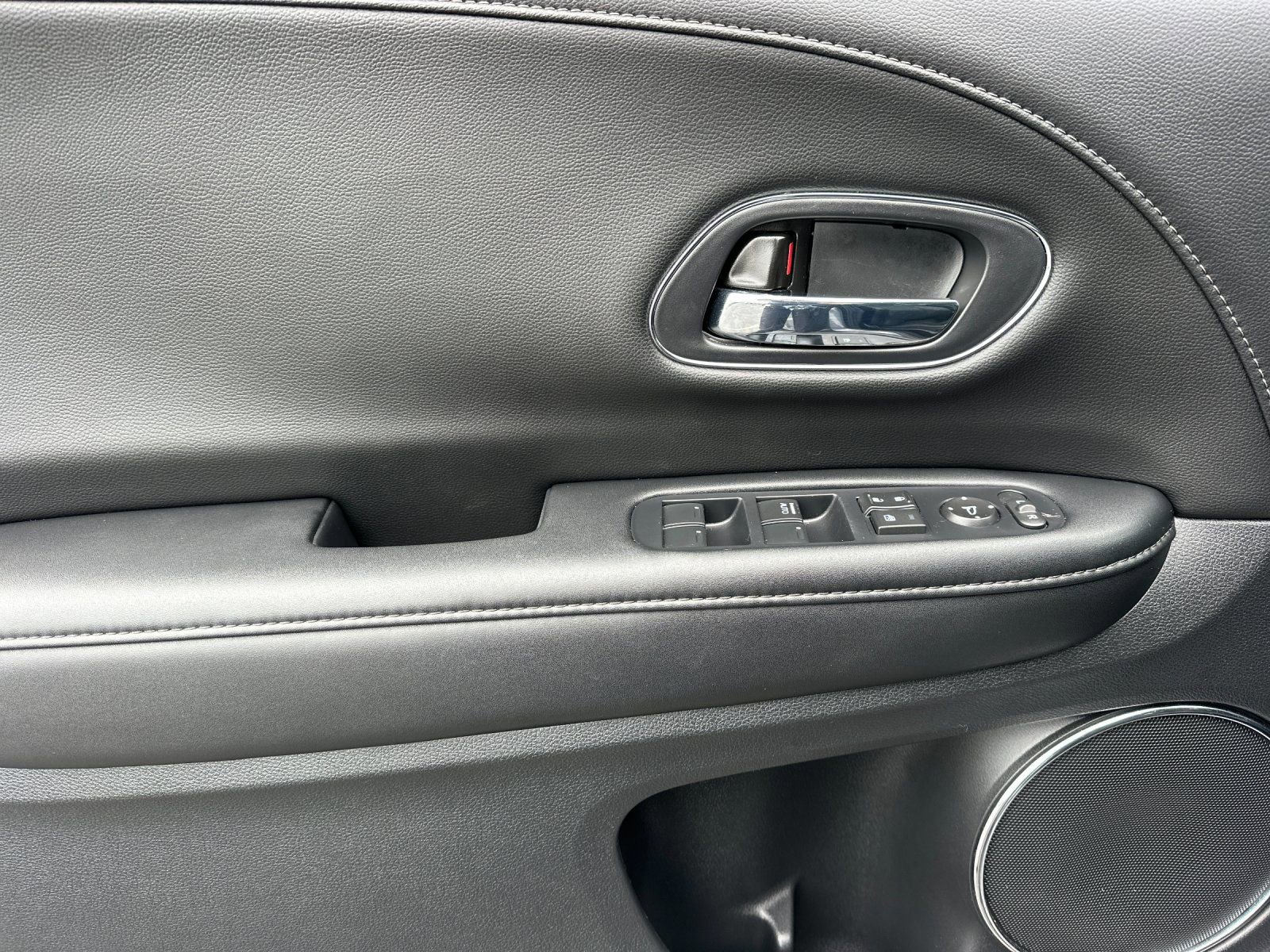 Used 2021 Honda HR-V Touring image 10