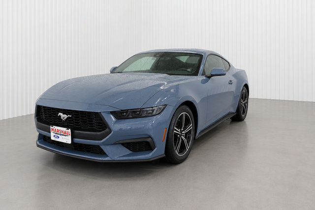 Used 2025 Ford Mustang Coupe RWD image 3