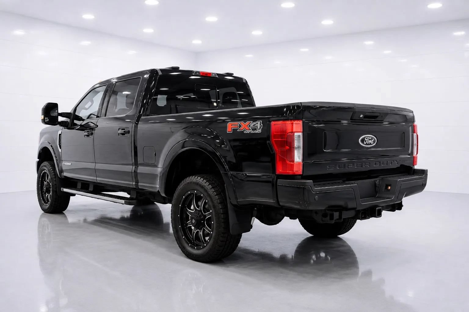 Used 2018 Ford F250 Lariat w/ Lariat Ultimate Package AWD/4WD image 3