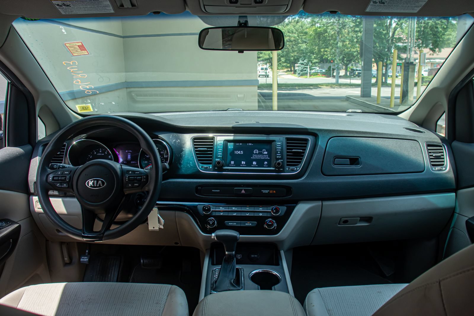 Used 2020 Kia Sedona LX FWD image 17