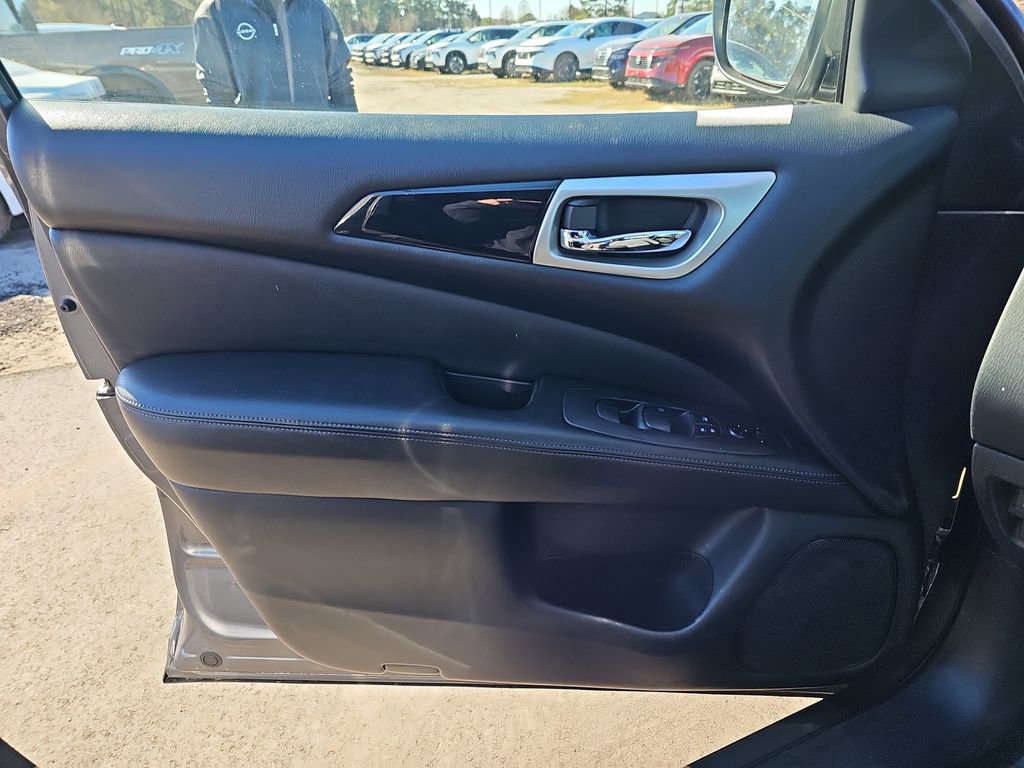 Used 2019 Nissan Pathfinder S image 30