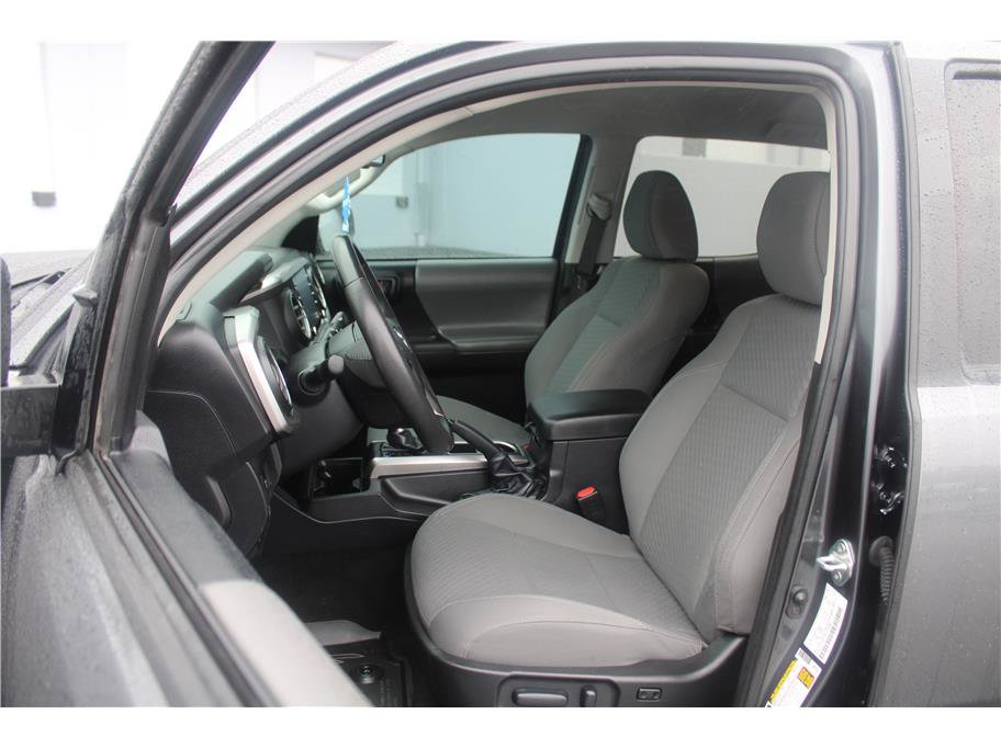 Used 2022 Toyota Tacoma SR5 w/ Technology Package AWD/4WD image 8
