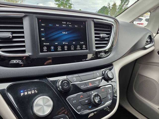 Used 2020 Chrysler Voyager Lxi FWD image 25
