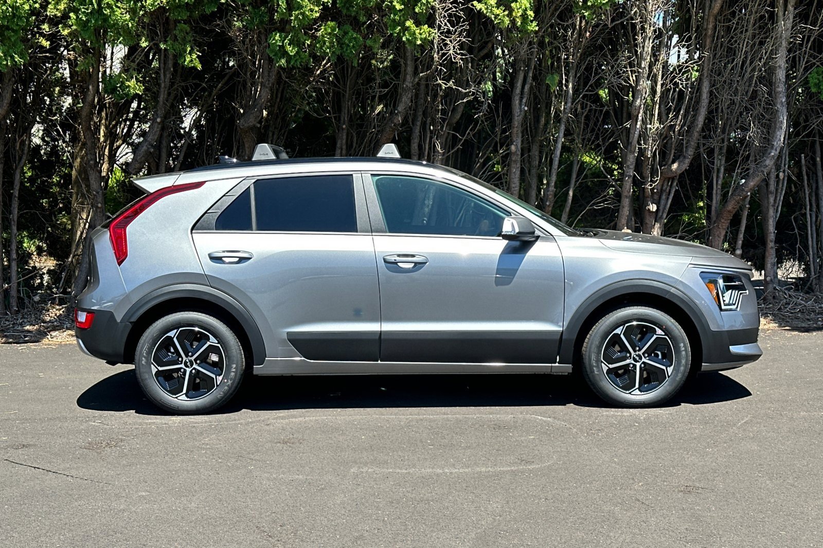 New 2025 Kia Niro EX image 2