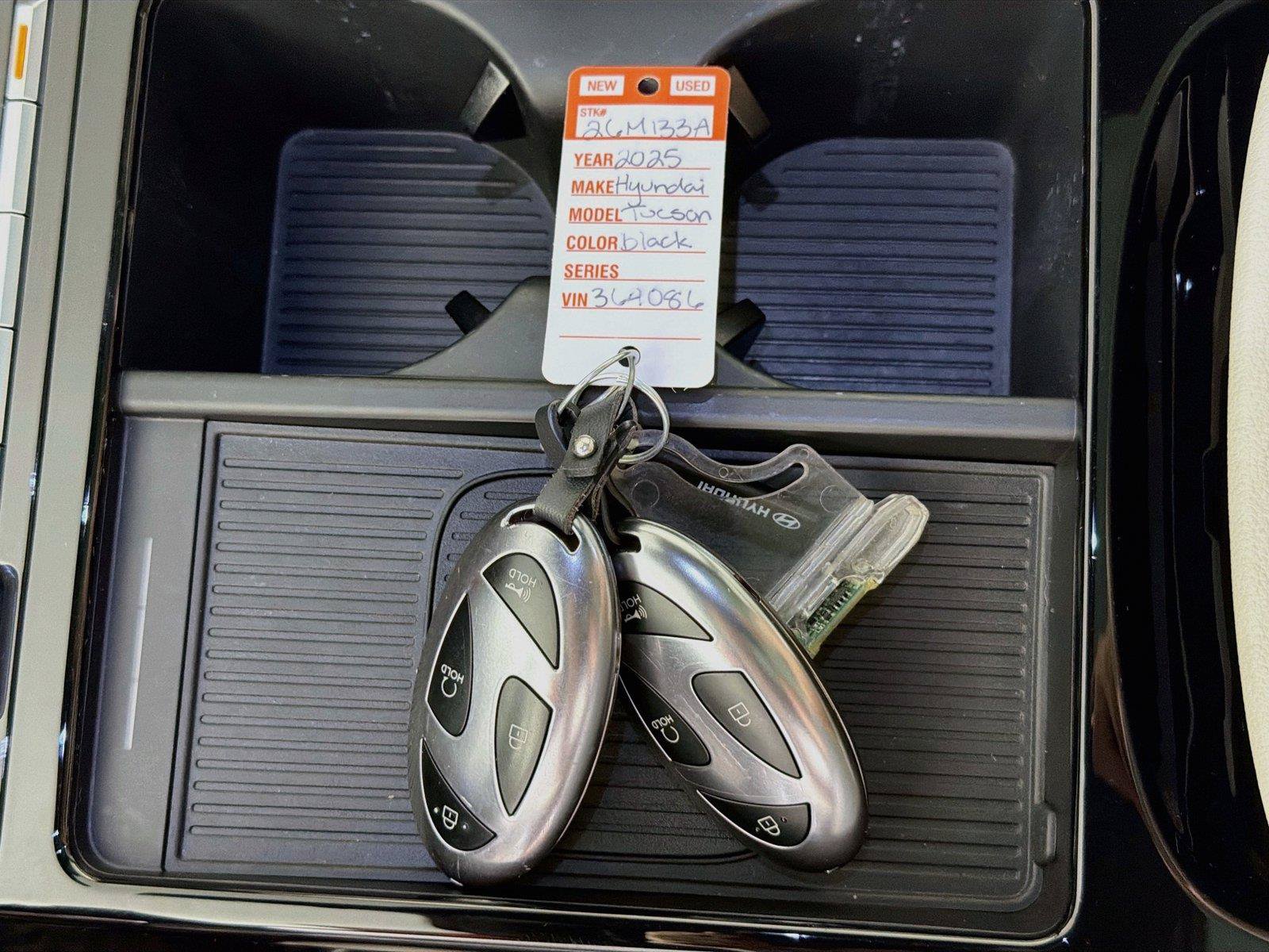 Used 2025 Hyundai Tucson Limited AWD/4WD image 4