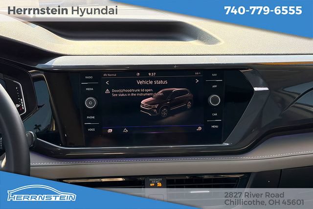 Used 2024 Volkswagen Taos SEL AWD/4WD image 9
