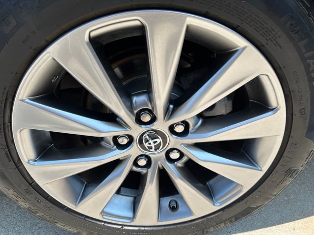 Used 2015 Toyota Camry XLE w/ Advanced Technology Package FWD image 10