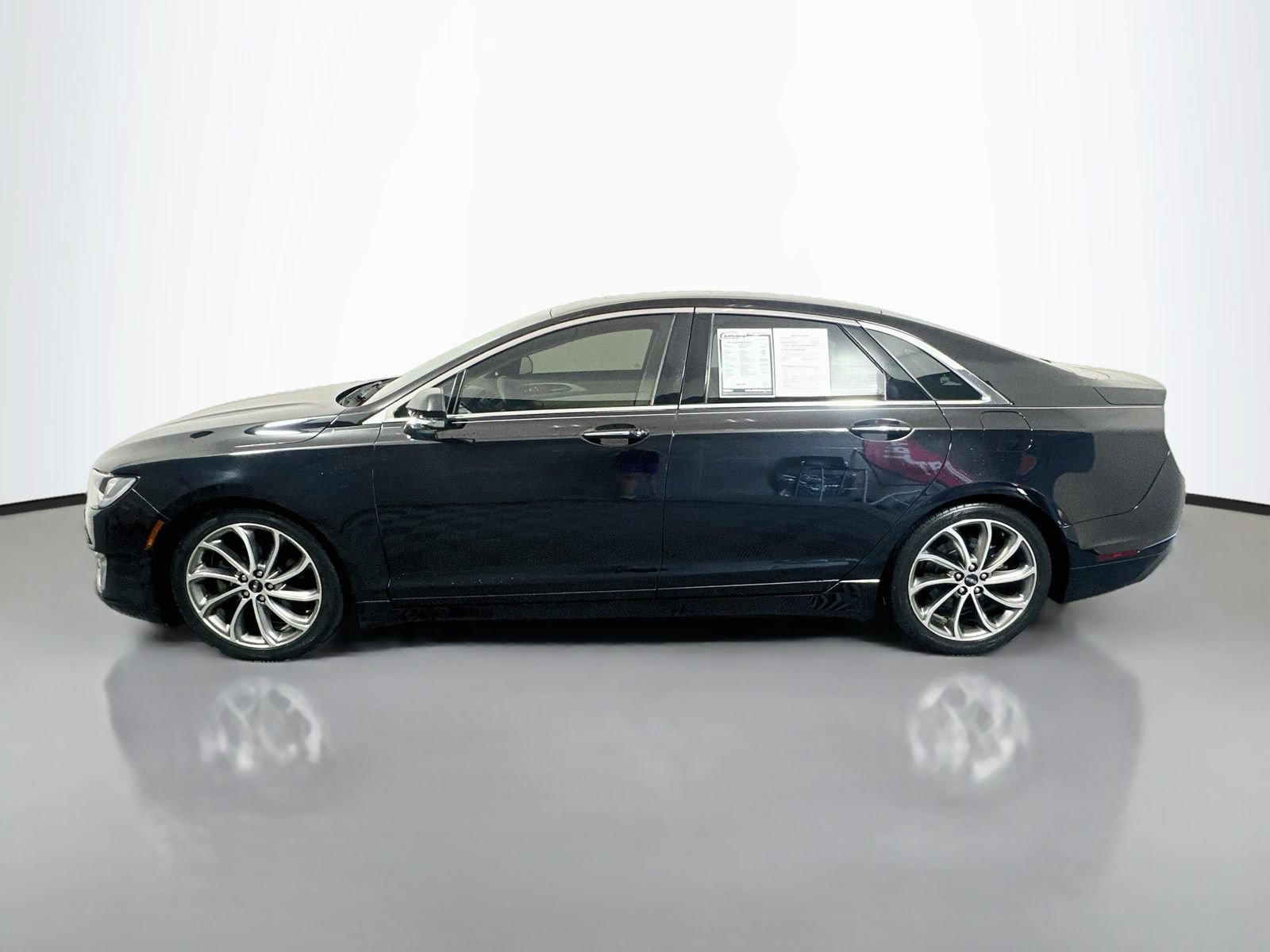 Used 2019 Lincoln MKZ Reserve w/ Reserve Plus Package FWD image 4