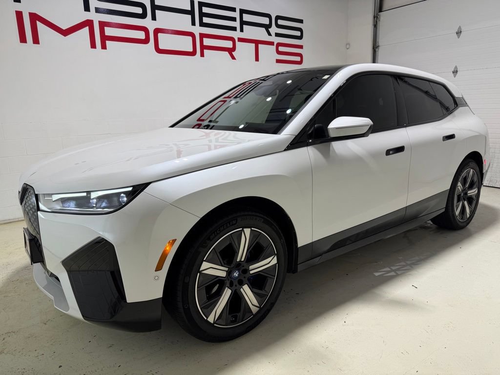 Used 2023 BMW iX xDrive50 w/ Sport Package AWD/4WD image 2