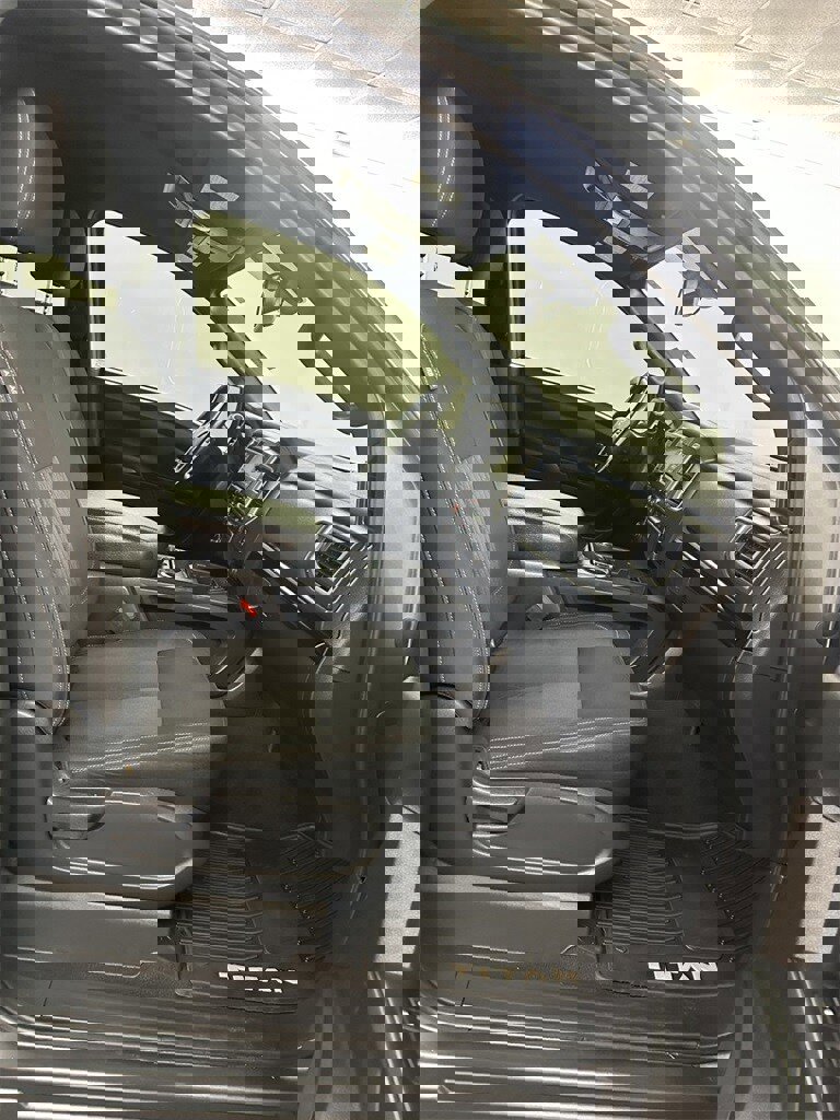 Used 2019 Nissan Titan SV w/ SV Convenience Package image 35