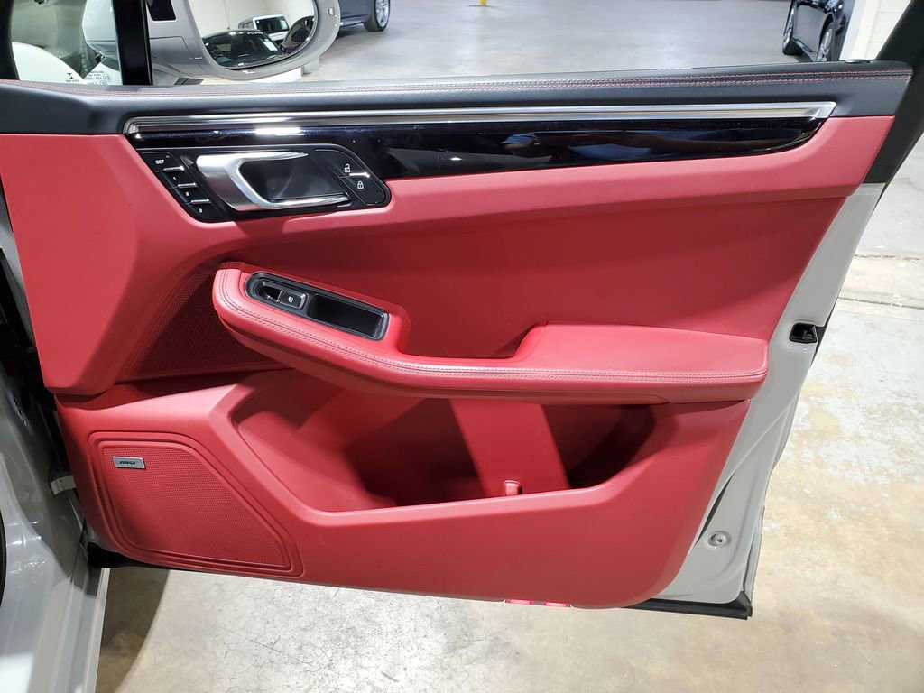 Used 2021 Porsche Macan S image 17