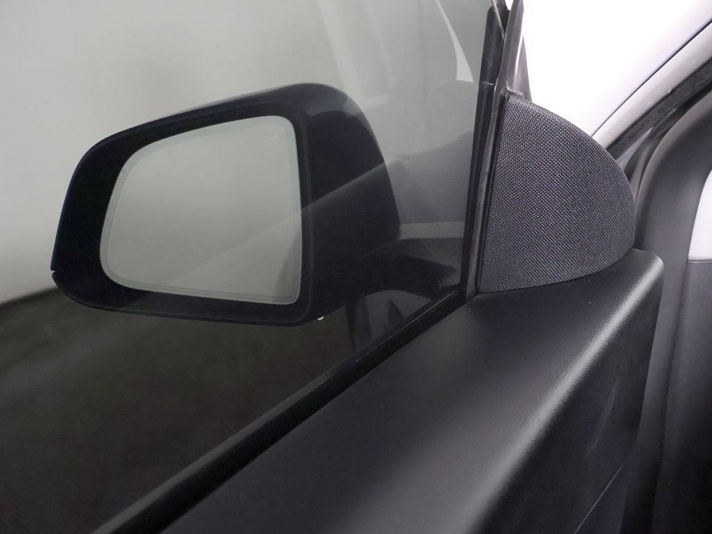 Used 2021 Tesla Model Y Long Range AWD/4WD image 33