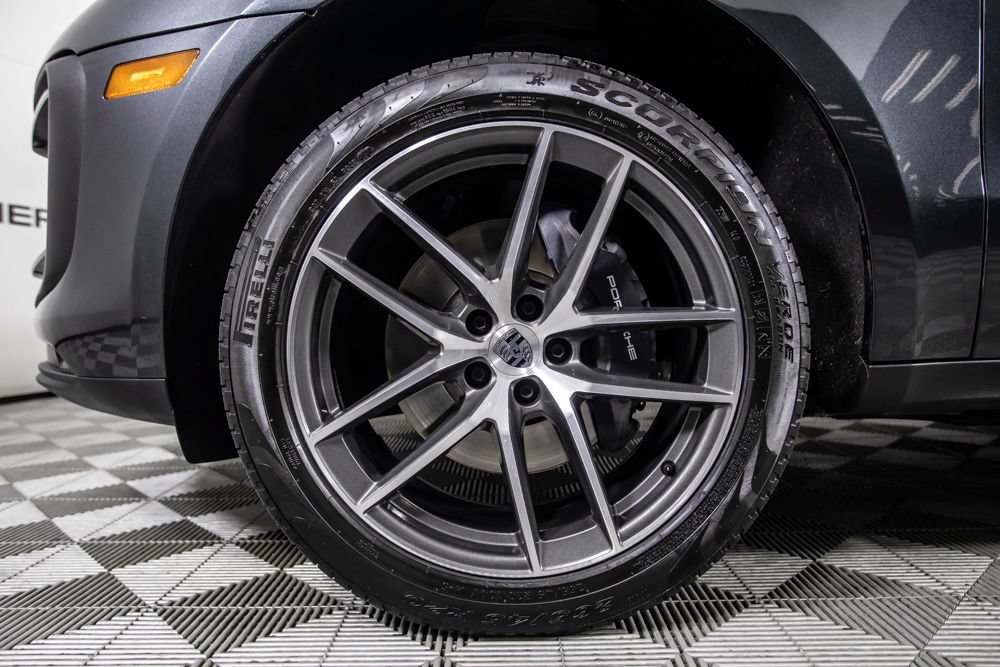 Used 2024 Porsche Macan w/ Premium Plus Package AWD/4WD image 44