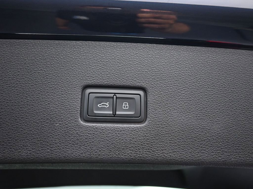 Used 2023 Audi Q8 Premium Plus w/ Premium Plus Package AWD/4WD image 24