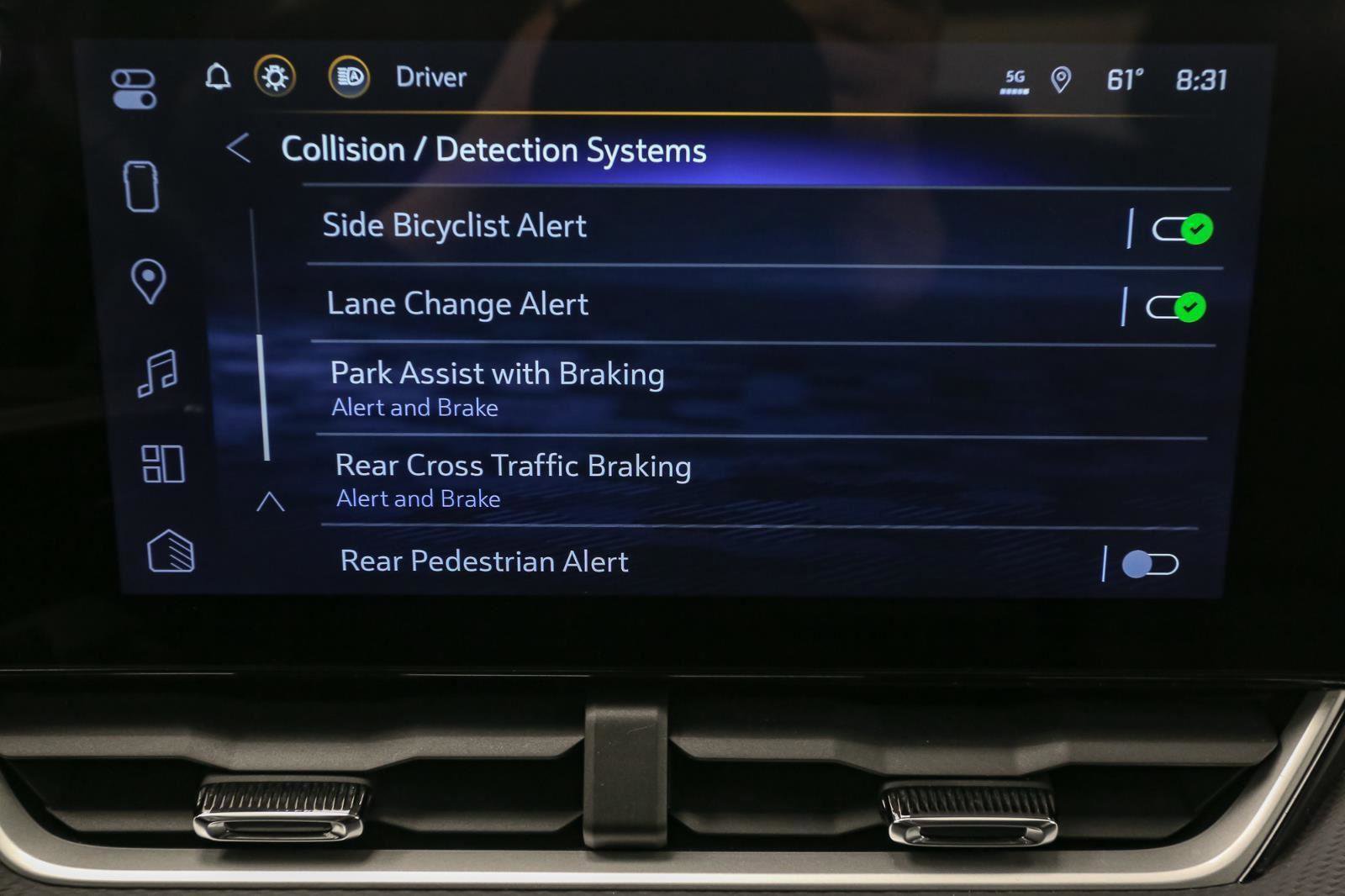 Used 2025 Chevrolet Equinox LT w/ Convenience Package II image 32
