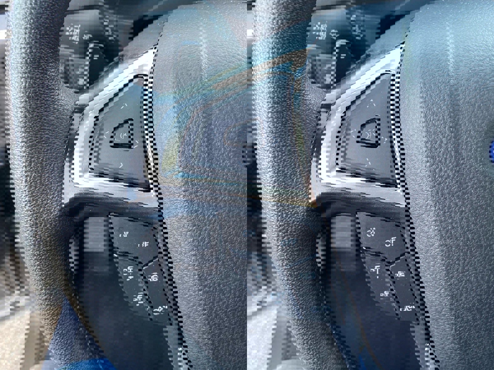 Used 2024 Ford Edge SEL w/ Convenience Package image 17