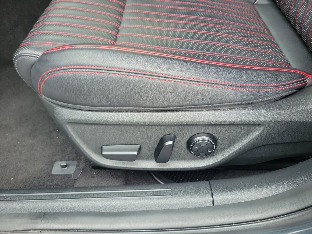 Used 2023 Genesis G70 2.0T w/ Sport Prestige Package image 17