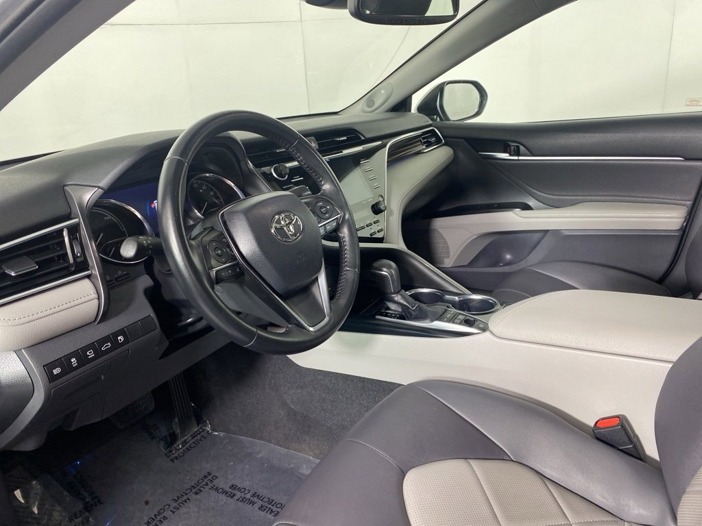 Used 2018 Toyota Camry XLE image 12