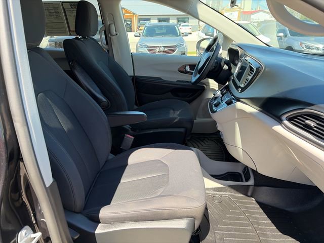 Used 2019 Chrysler Pacifica L FWD image 22