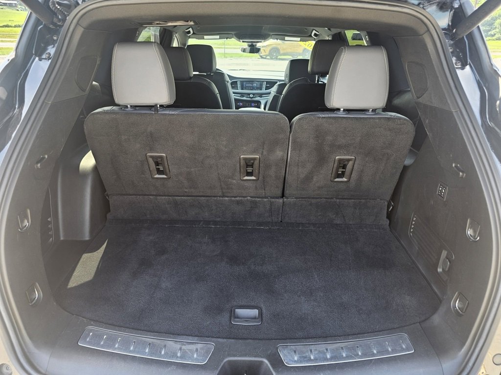 Used 2024 Buick Enclave Premium image 16