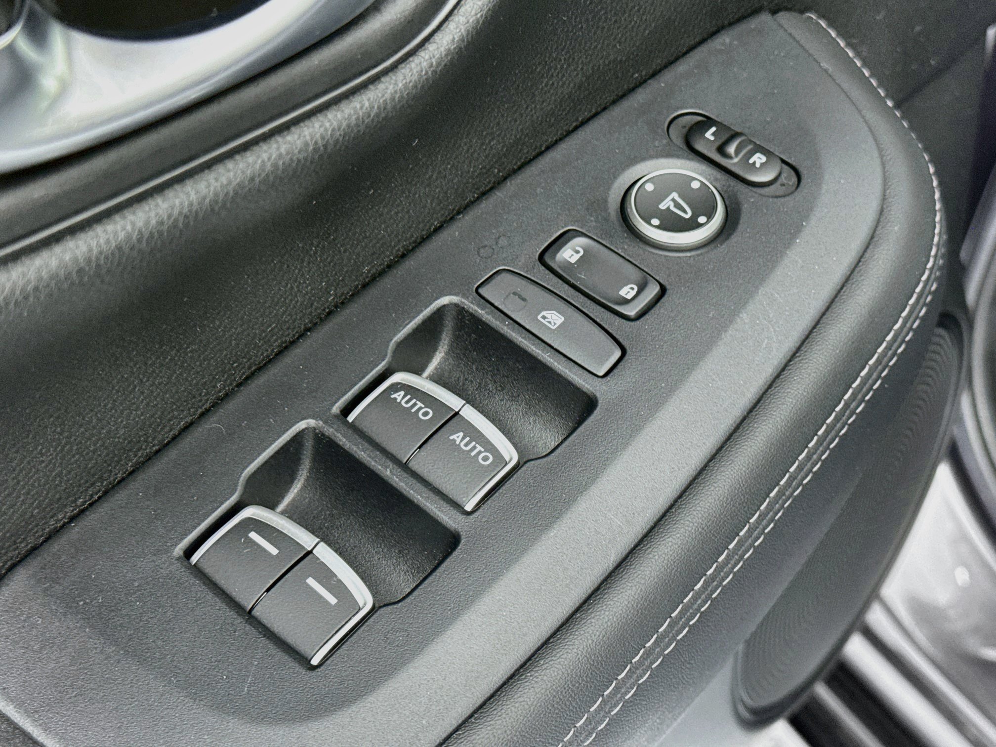 Certified 2024 Honda HR-V EX-L image 17