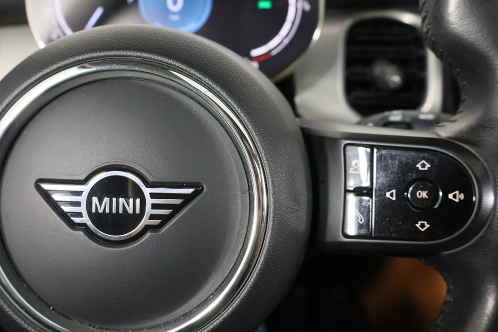 Used 2023 MINI Cooper 2-Door Hardtop w/ Signature Upholstery Package image 23