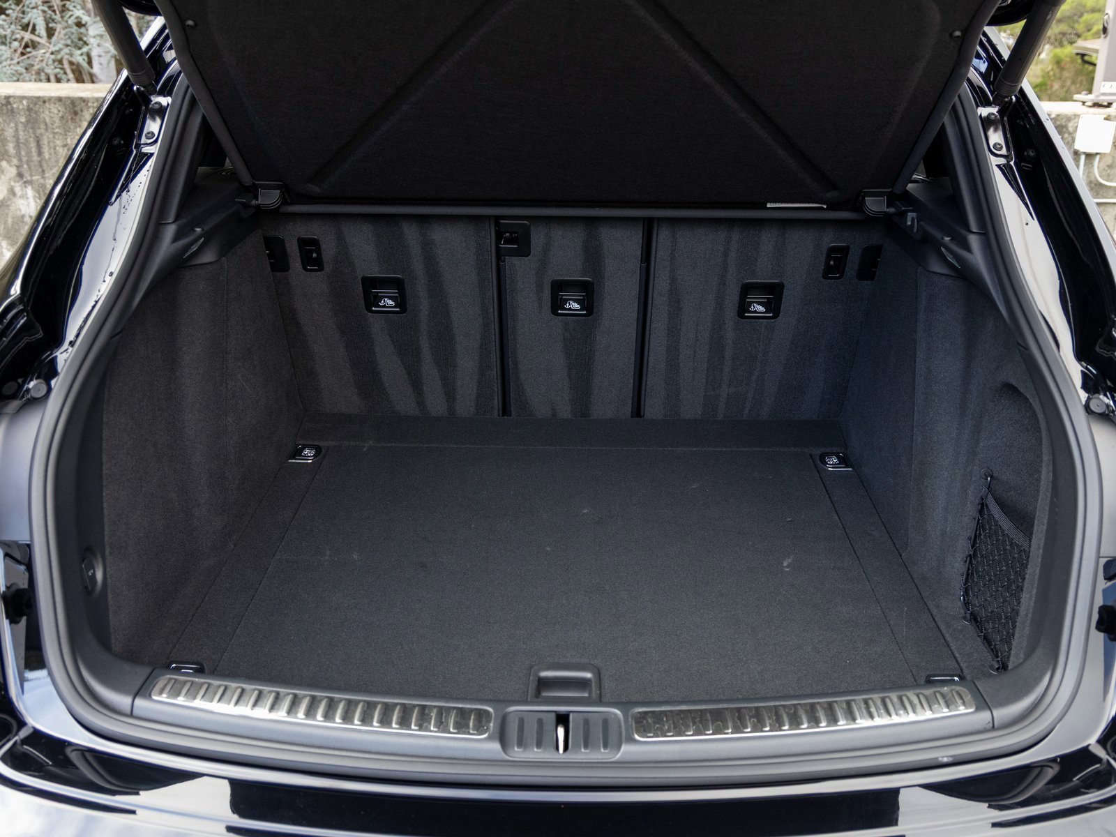 Certified 2025 Porsche Macan image 41