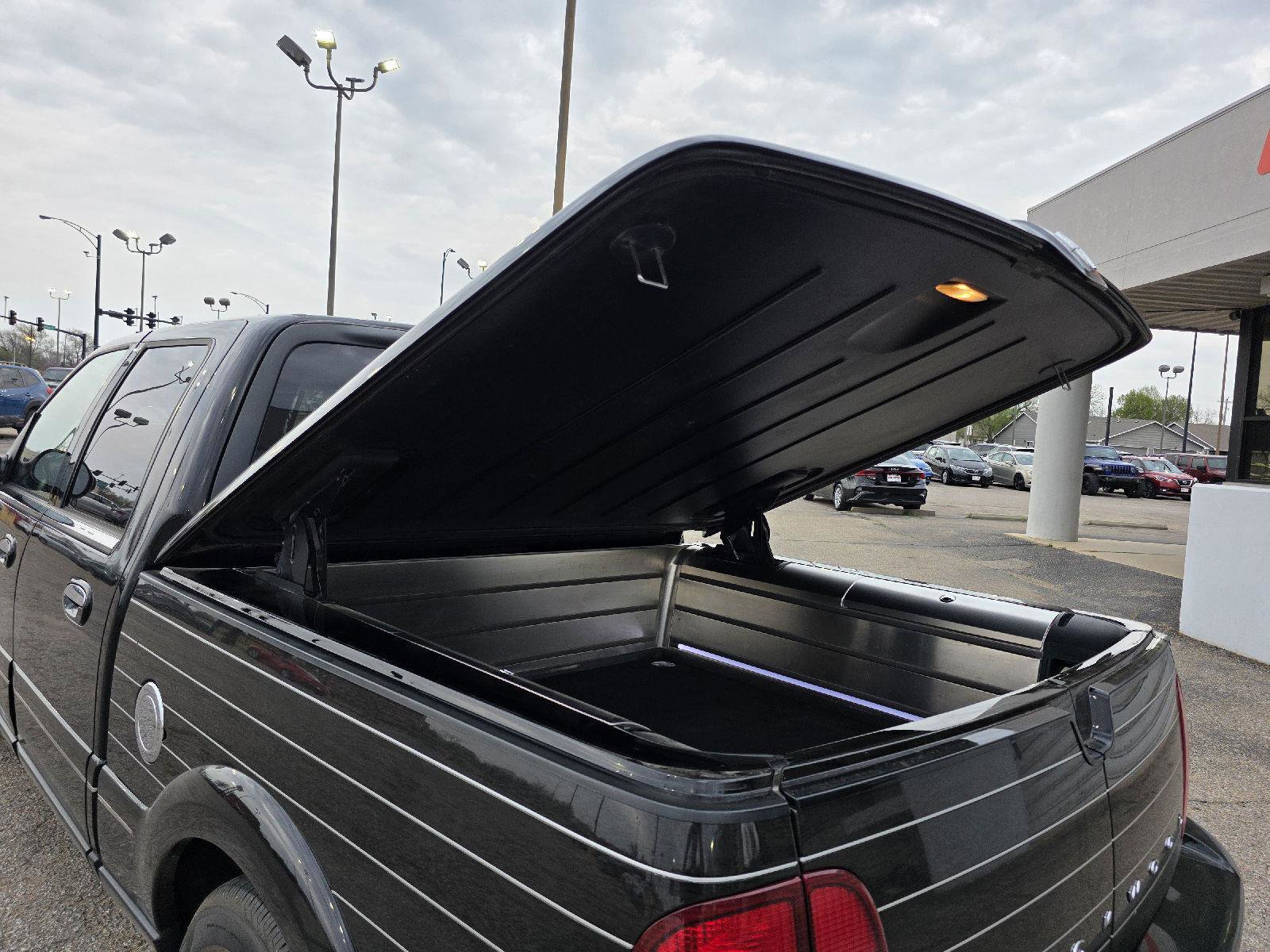 Used 2002 Lincoln Blackwood image 42