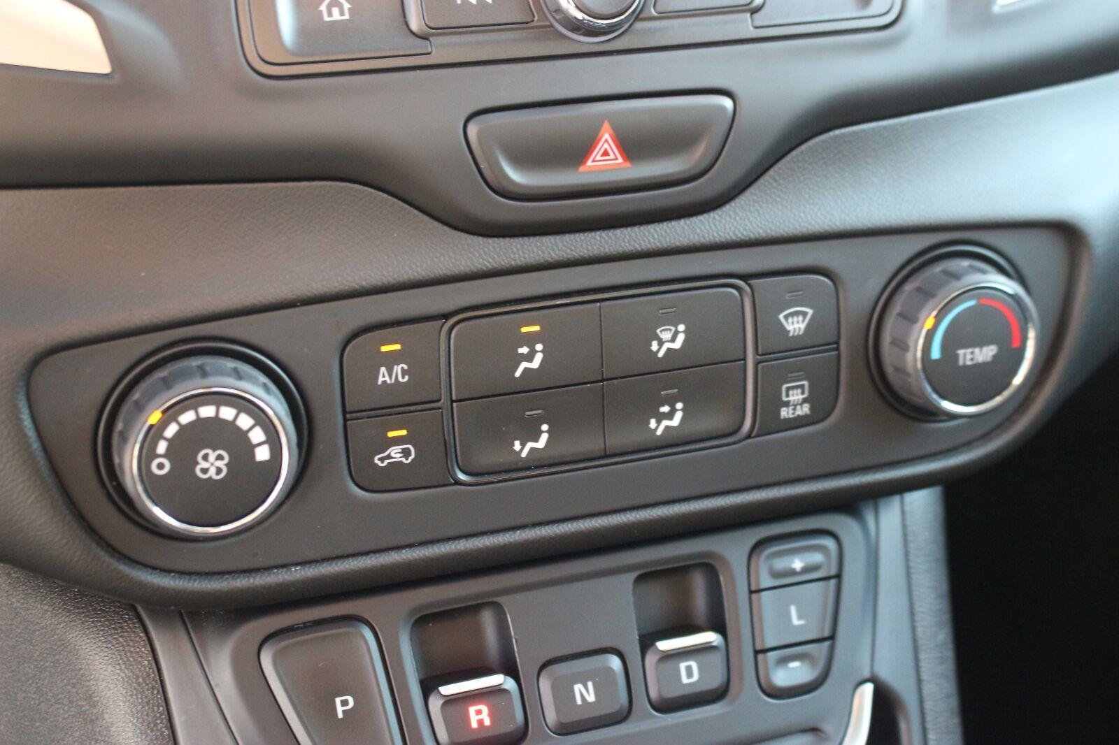Used 2020 GMC Terrain SLE FWD image 25