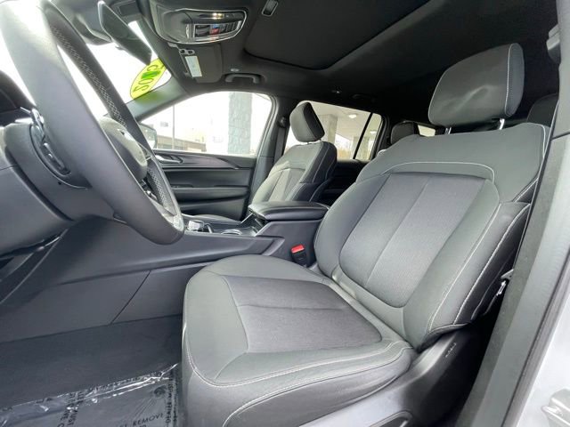 Used 2025 Jeep Grand Cherokee L Laredo AWD/4WD image 27