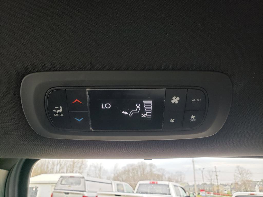 Used 2023 Chrysler Pacifica Touring-L w/ S Appearance Package image 15