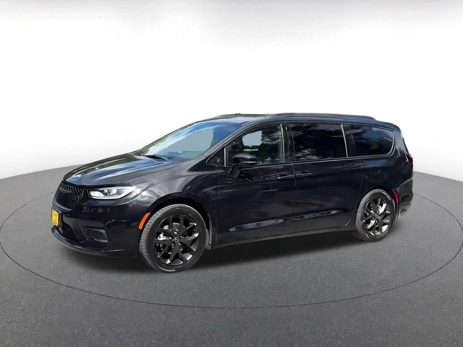 Used 2025 Chrysler Pacifica Limited FWD image 7