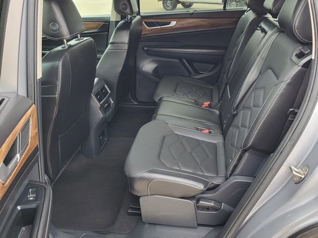 Used 2024 Volkswagen Atlas SE AWD/4WD image 15