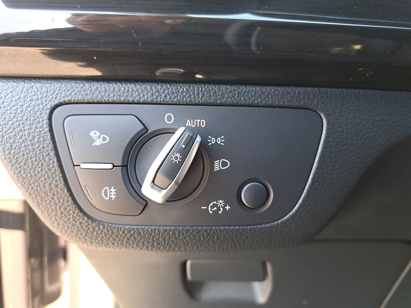 Used 2020 Audi Q5 e Premium w/ Convenience Package image 29