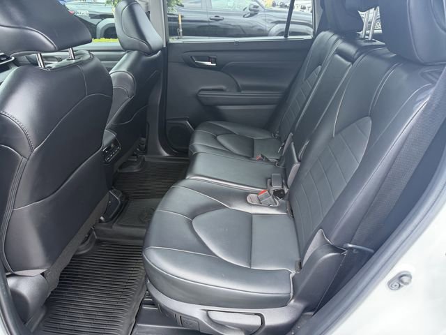Used 2022 Toyota Highlander XLE FWD image 23