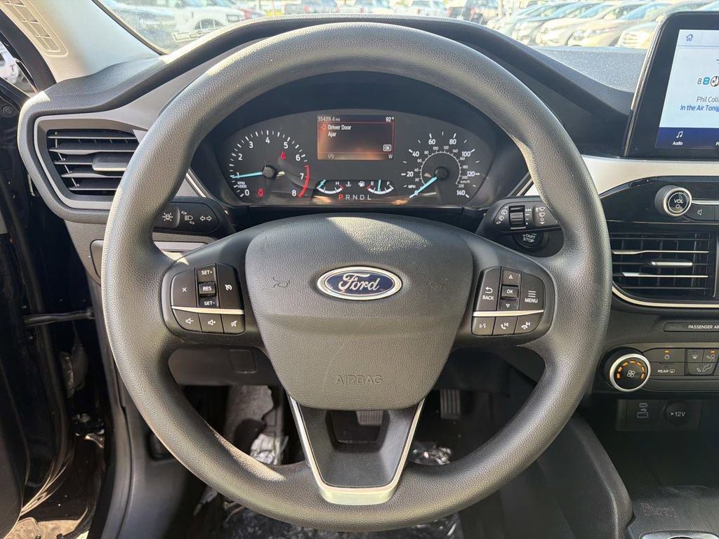 Certified 2022 Ford Escape SE image 9