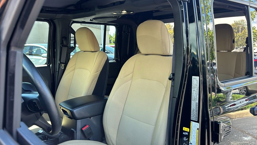Used 2023 Jeep Gladiator Sport image 10