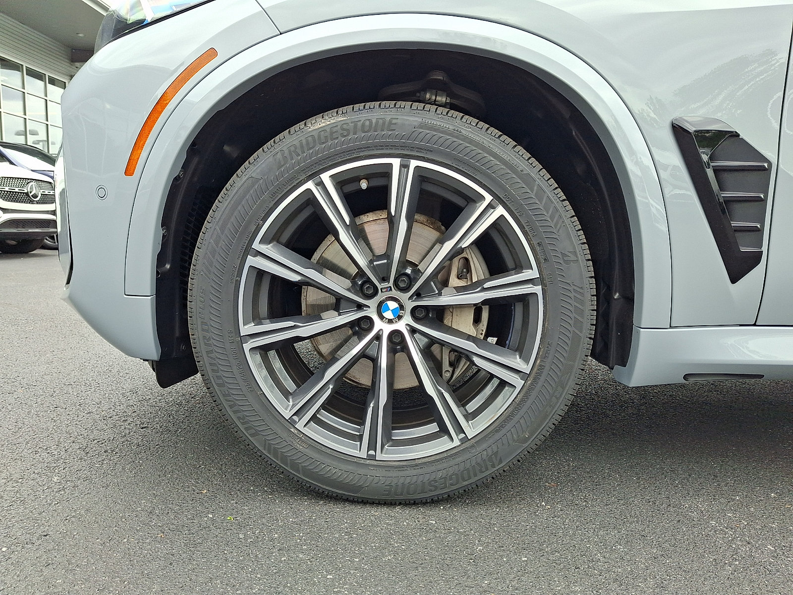 Used 2024 BMW X5 xDrive40i w/ M Sport Package AWD/4WD image 8