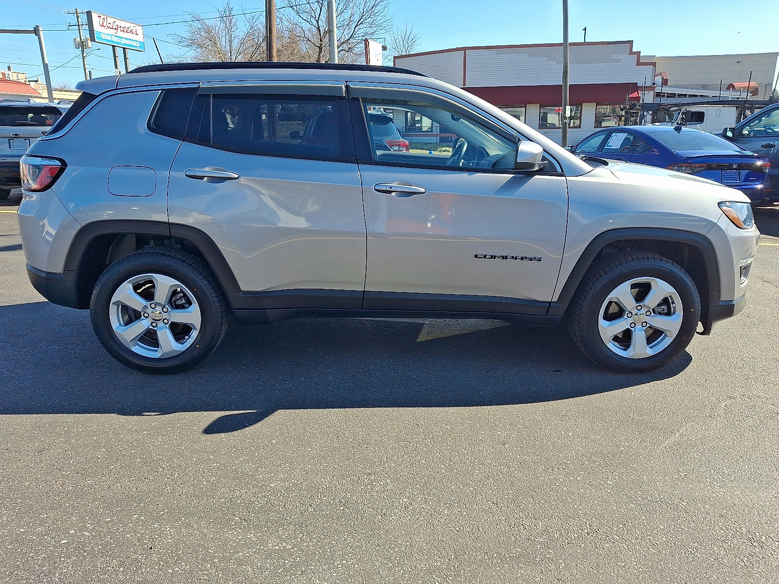 Used 2020 Jeep Compass Latitude w/ Cold Weather Group image 4
