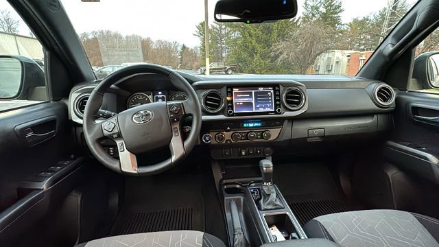 Used 2022 Toyota Tacoma TRD Off-Road image 9