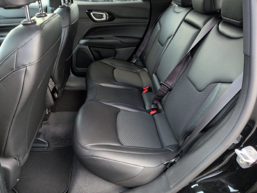 New 2026 Jeep Compass Latitude AWD/4WD image 29