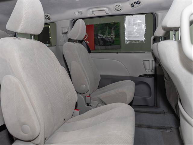 Used 2011 Toyota Sienna LE w/ Towing Pkg AWD/4WD image 19