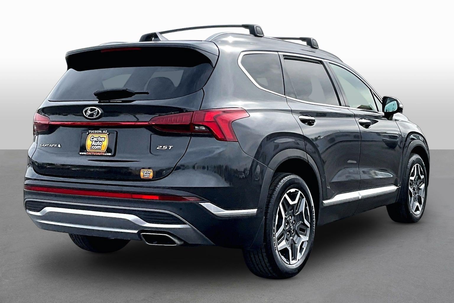 Used 2022 Hyundai Santa Fe Limited FWD image 2